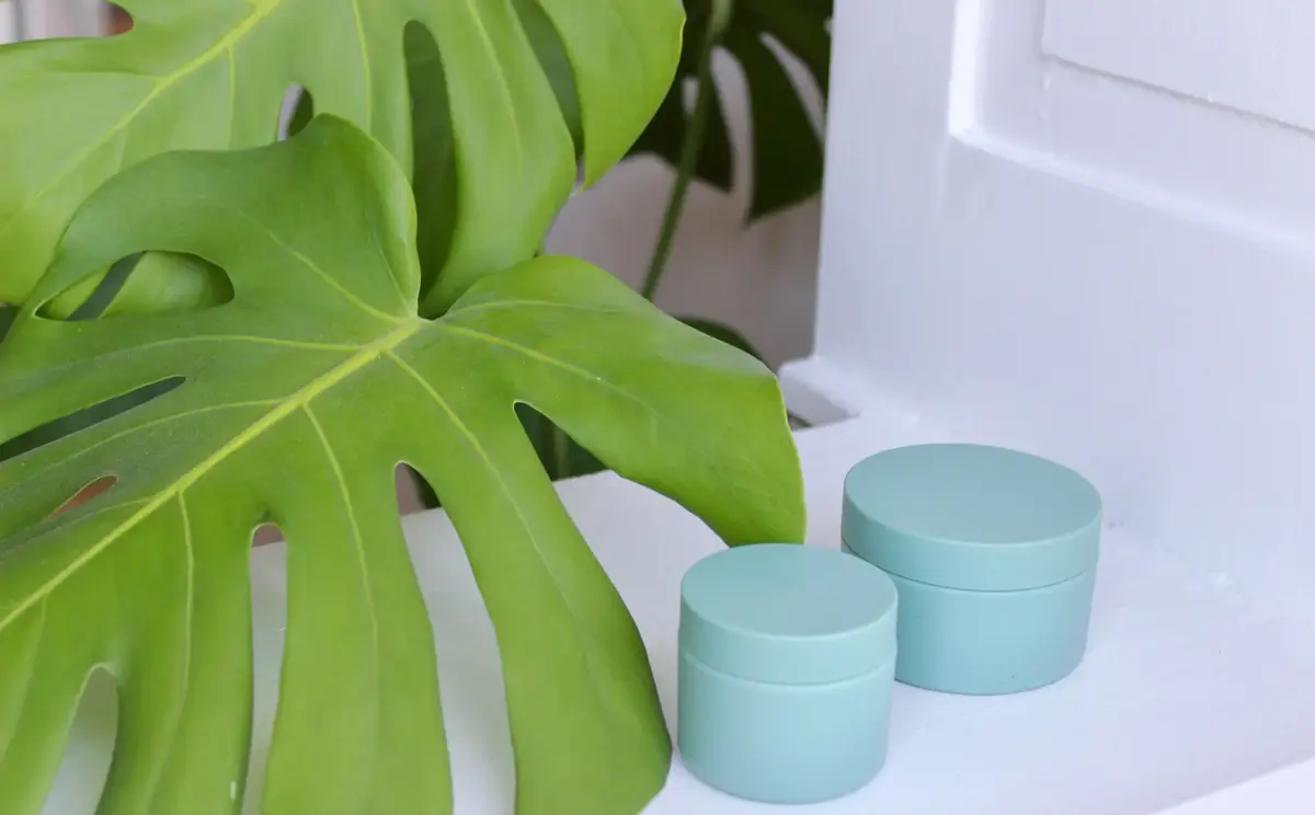 Blue cream jar in monomaterial