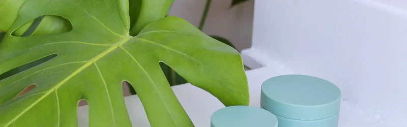 Blue cream jar in monomaterial
