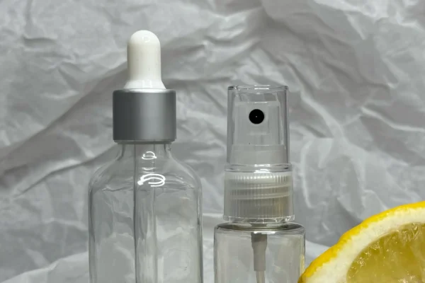 Closeup dropper og mistsprayer